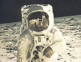 Neill Armstrong auf dem Mond